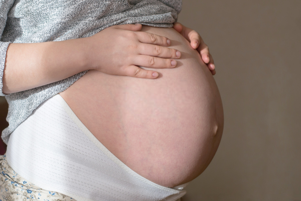 women trying maternity belt